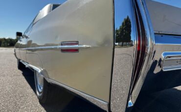 Cadillac-Sedan-DeVille-1971-Sedan-32