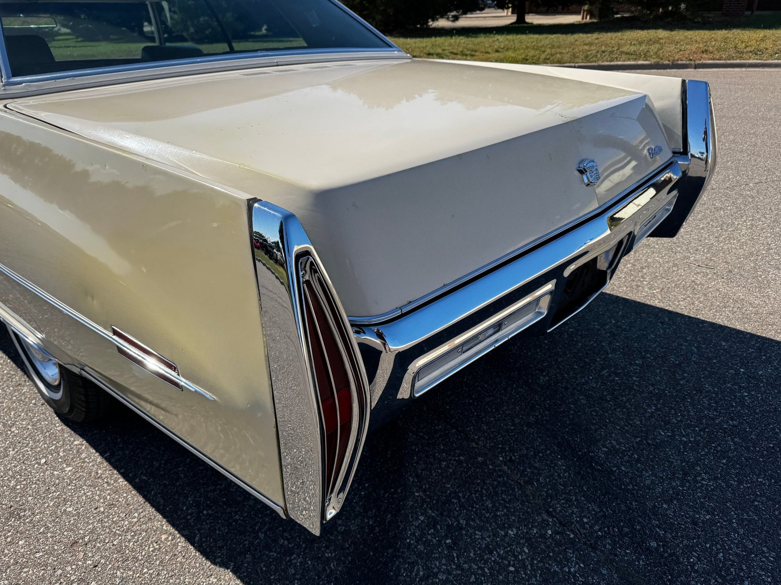 Cadillac-Sedan-DeVille-1971-Sedan-33