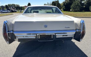 Cadillac-Sedan-DeVille-1971-Sedan-4