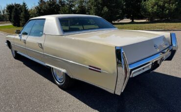 Cadillac-Sedan-DeVille-1971-Sedan-5