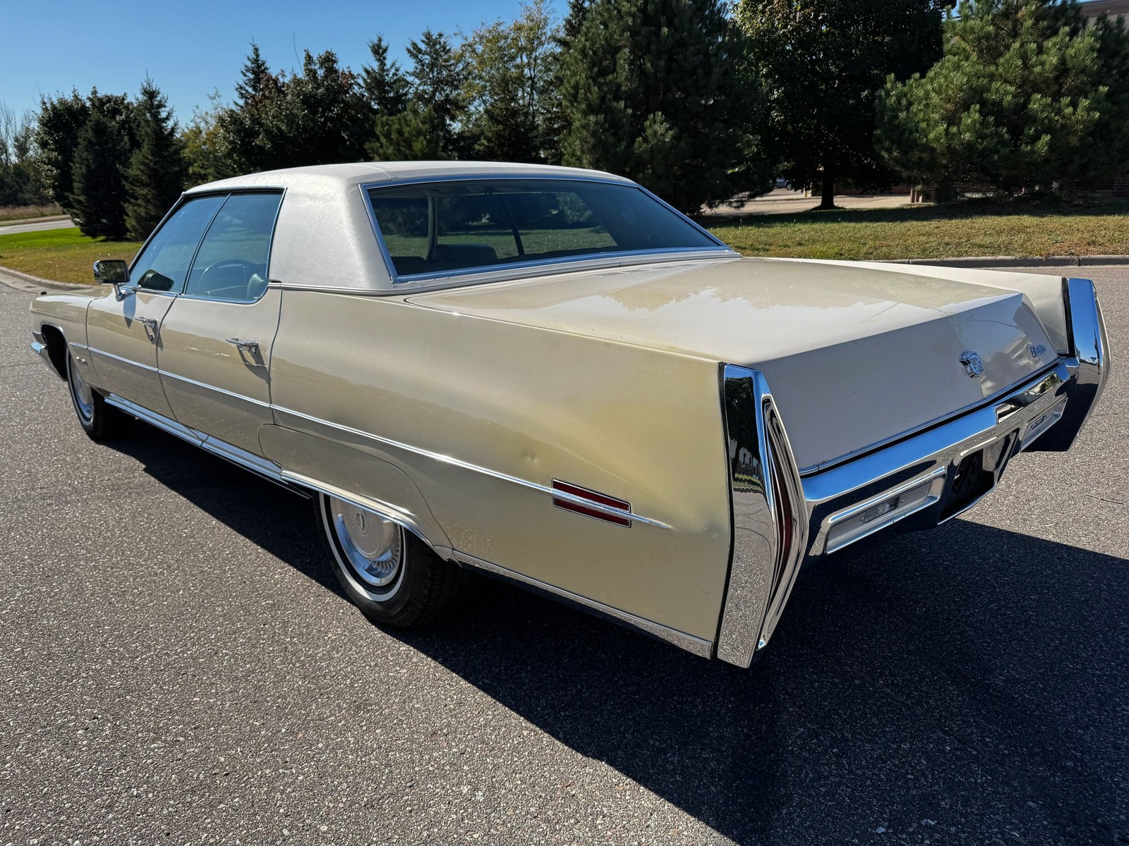 Cadillac-Sedan-DeVille-1971-Sedan-5