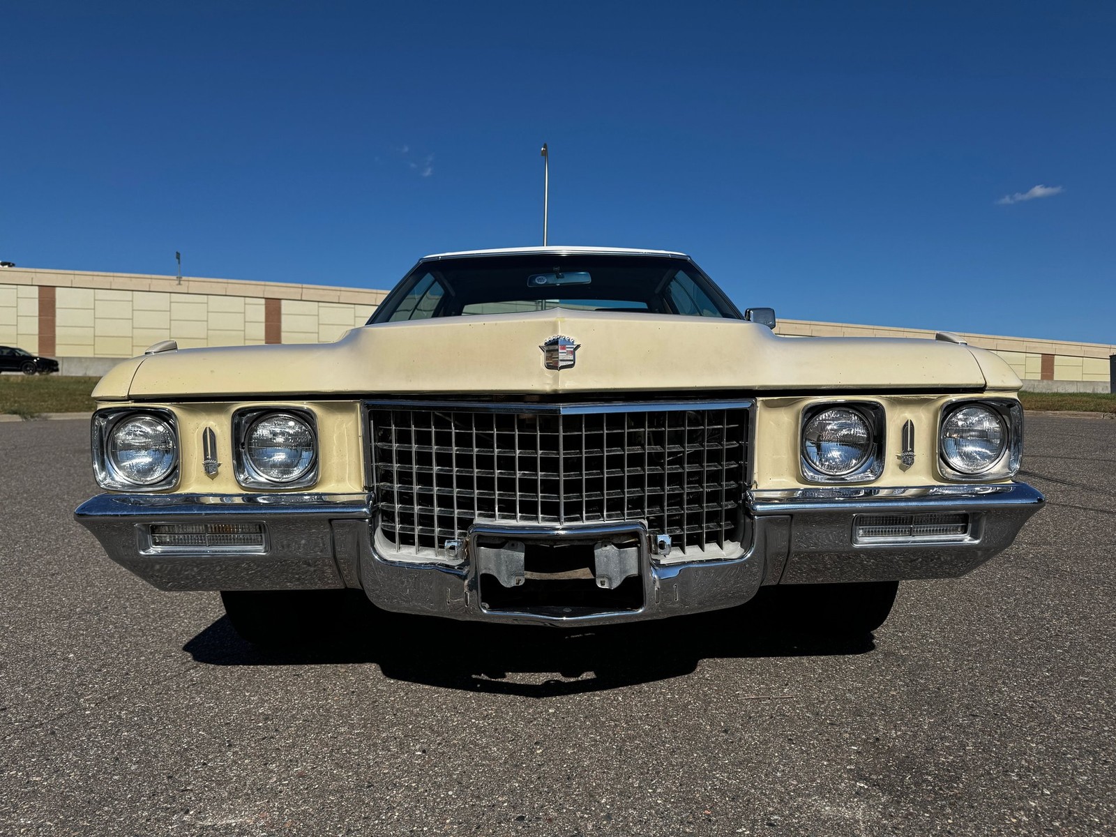 Cadillac-Sedan-DeVille-1971-Sedan-8