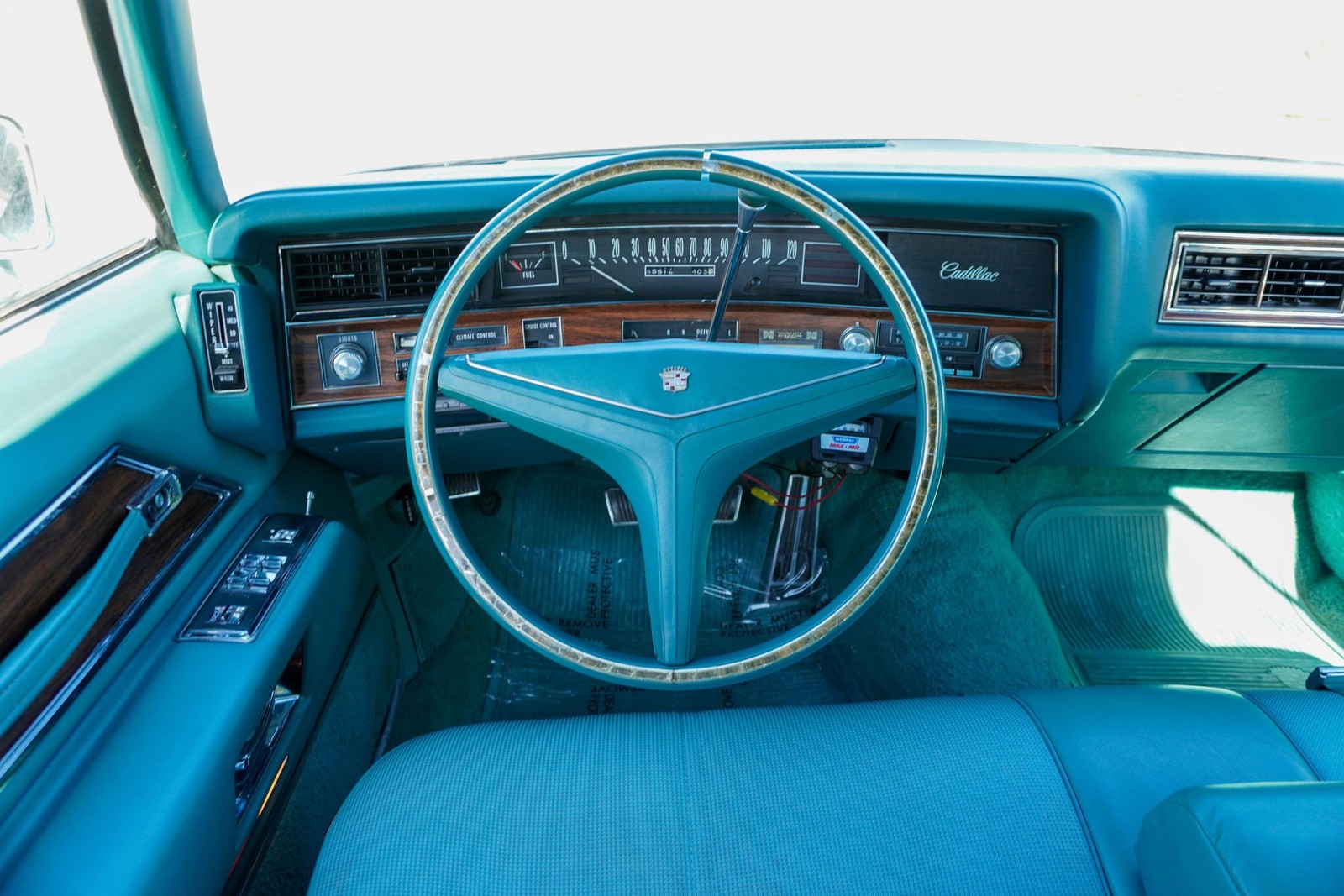 Cadillac-Sedan-DeVille-1972-Sedan-10