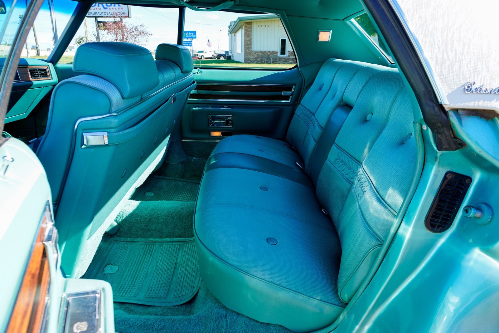 Cadillac-Sedan-DeVille-1972-Sedan-11