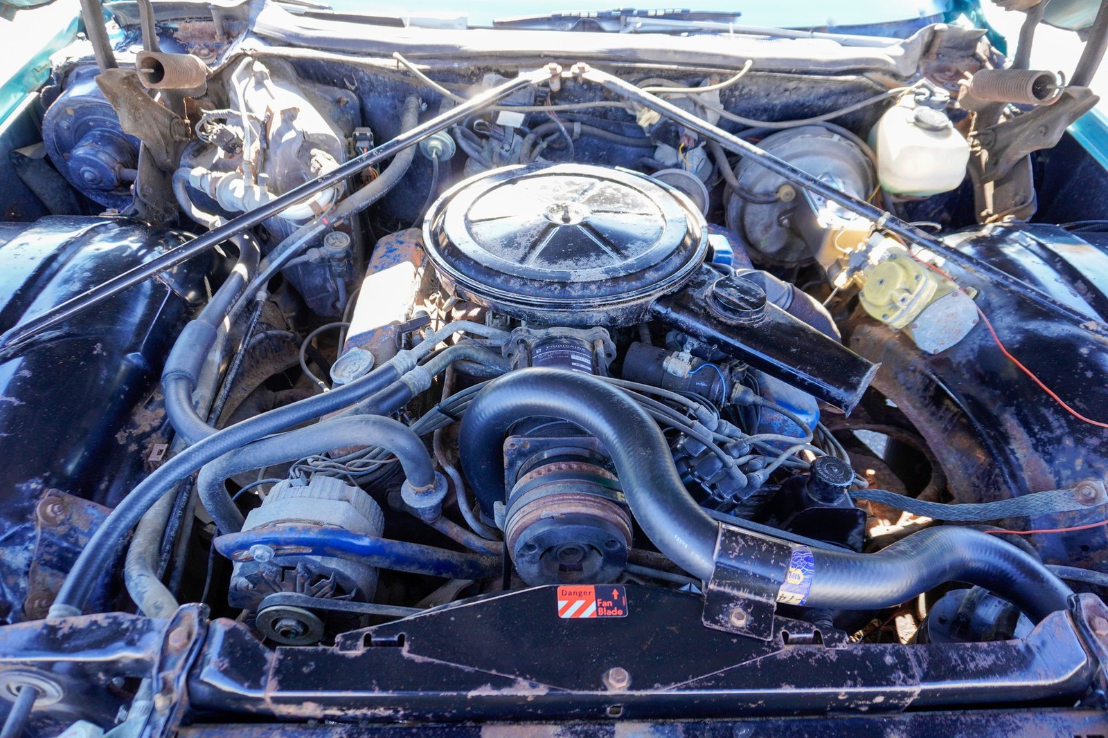 Cadillac-Sedan-DeVille-1972-Sedan-12