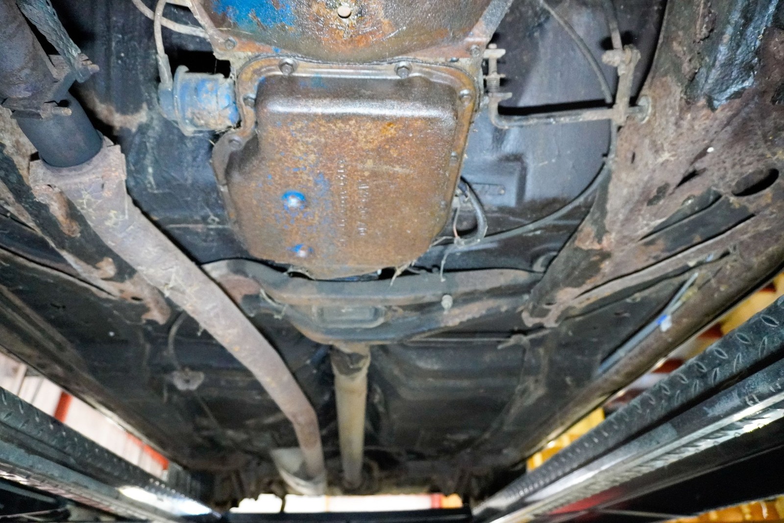 Cadillac-Sedan-DeVille-1972-Sedan-13