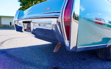 Cadillac-Sedan-DeVille-1972-Sedan-22