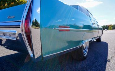 Cadillac-Sedan-DeVille-1972-Sedan-24