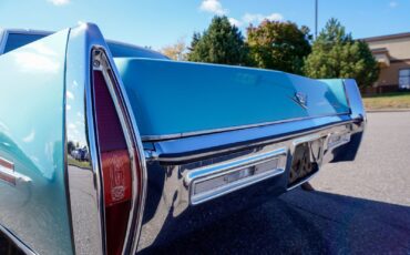 Cadillac-Sedan-DeVille-1972-Sedan-27