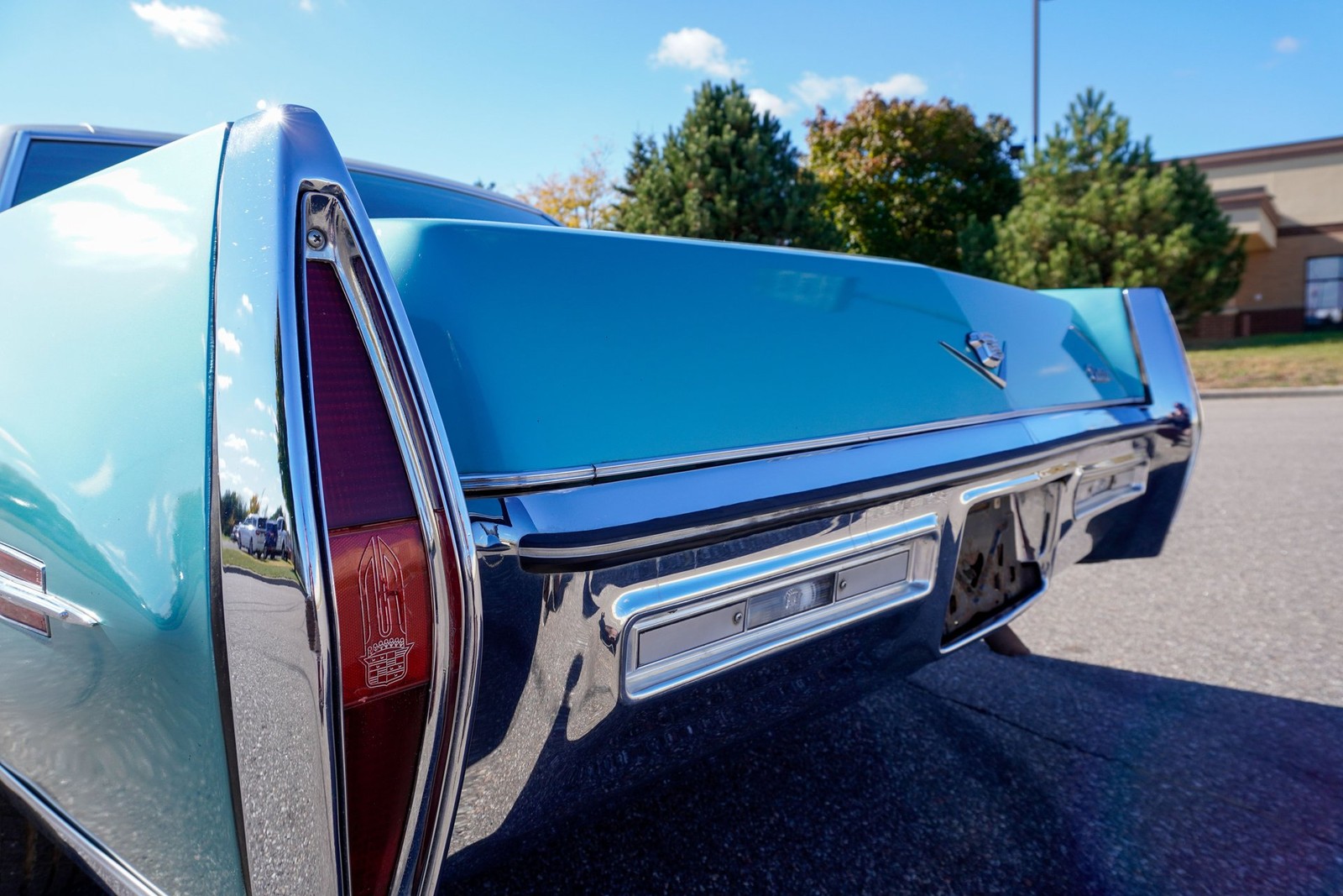 Cadillac-Sedan-DeVille-1972-Sedan-27