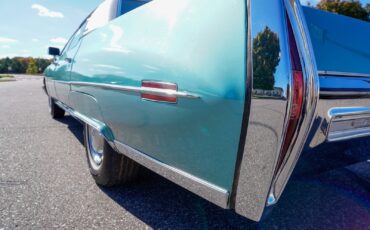 Cadillac-Sedan-DeVille-1972-Sedan-28