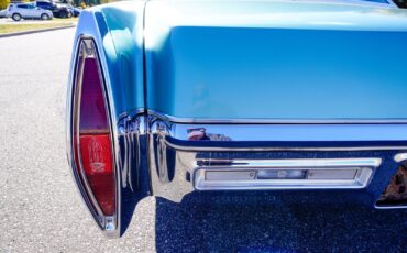 Cadillac-Sedan-DeVille-1972-Sedan-31