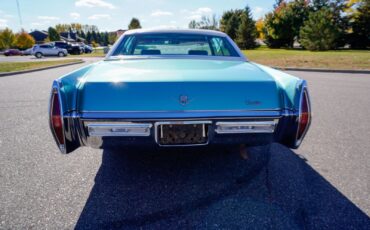 Cadillac-Sedan-DeVille-1972-Sedan-4