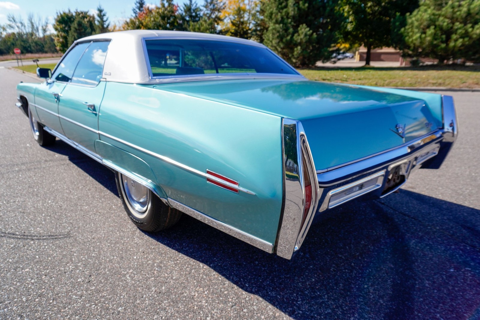 Cadillac-Sedan-DeVille-1972-Sedan-5