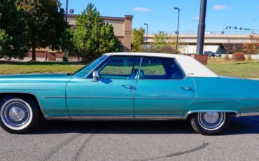 Cadillac-Sedan-DeVille-1972-Sedan-6