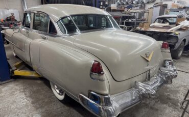 Cadillac-Series-62-1952-1