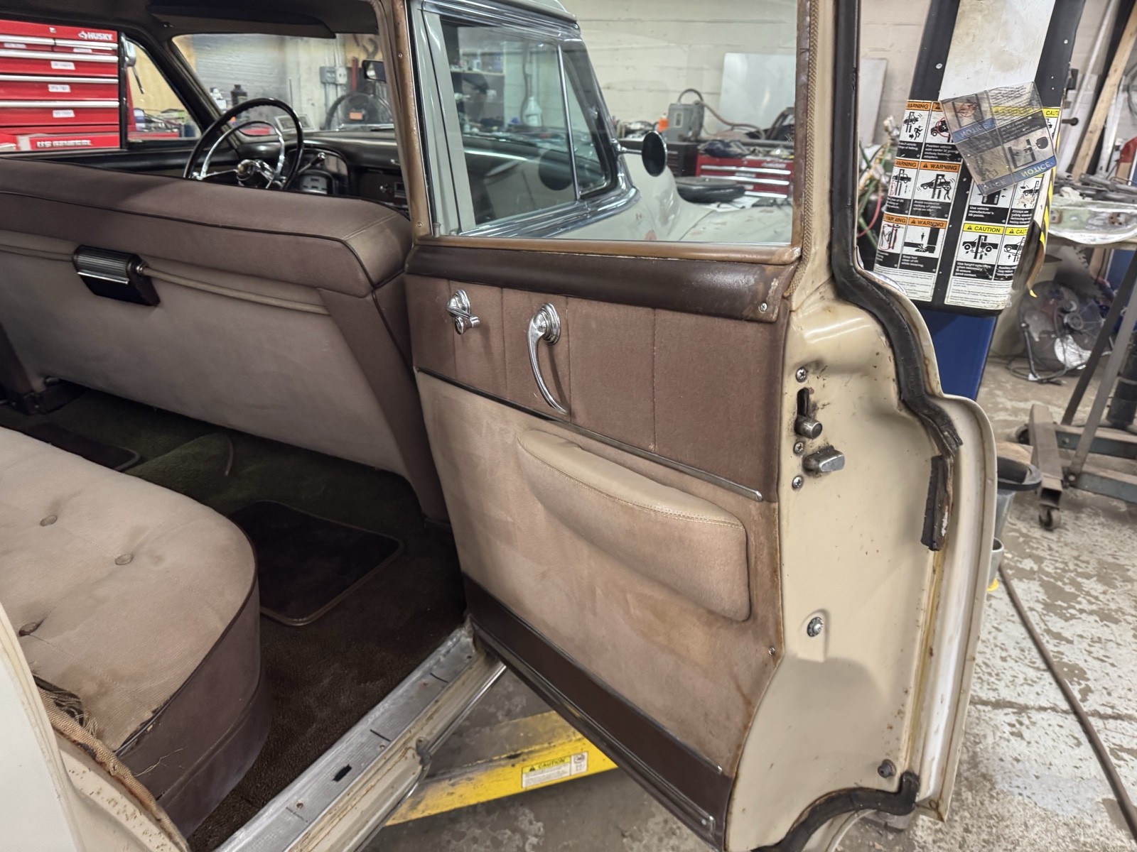 Cadillac-Series-62-1952-16