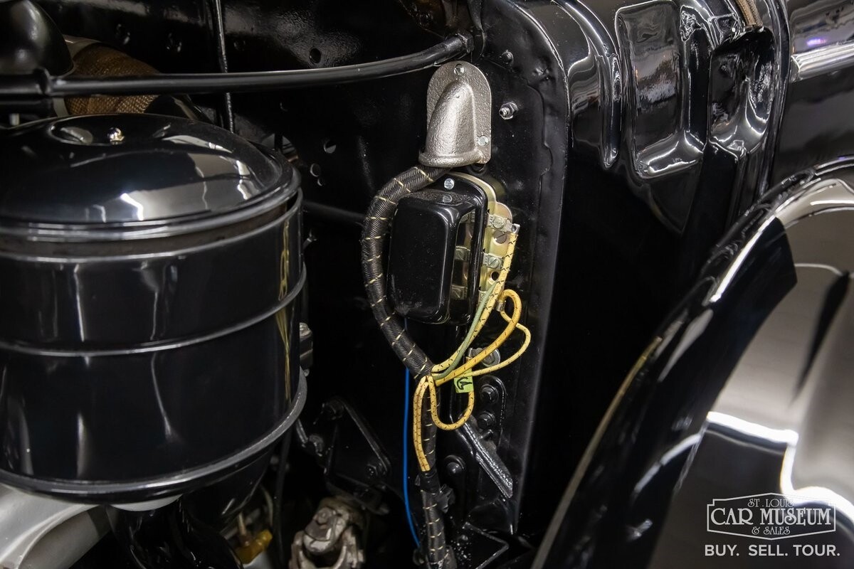 Cadillac-Series-85-1937-Sedan-20