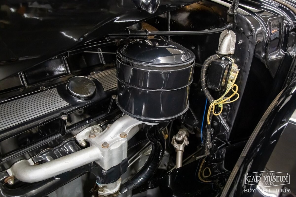 Cadillac-Series-85-1937-Sedan-21