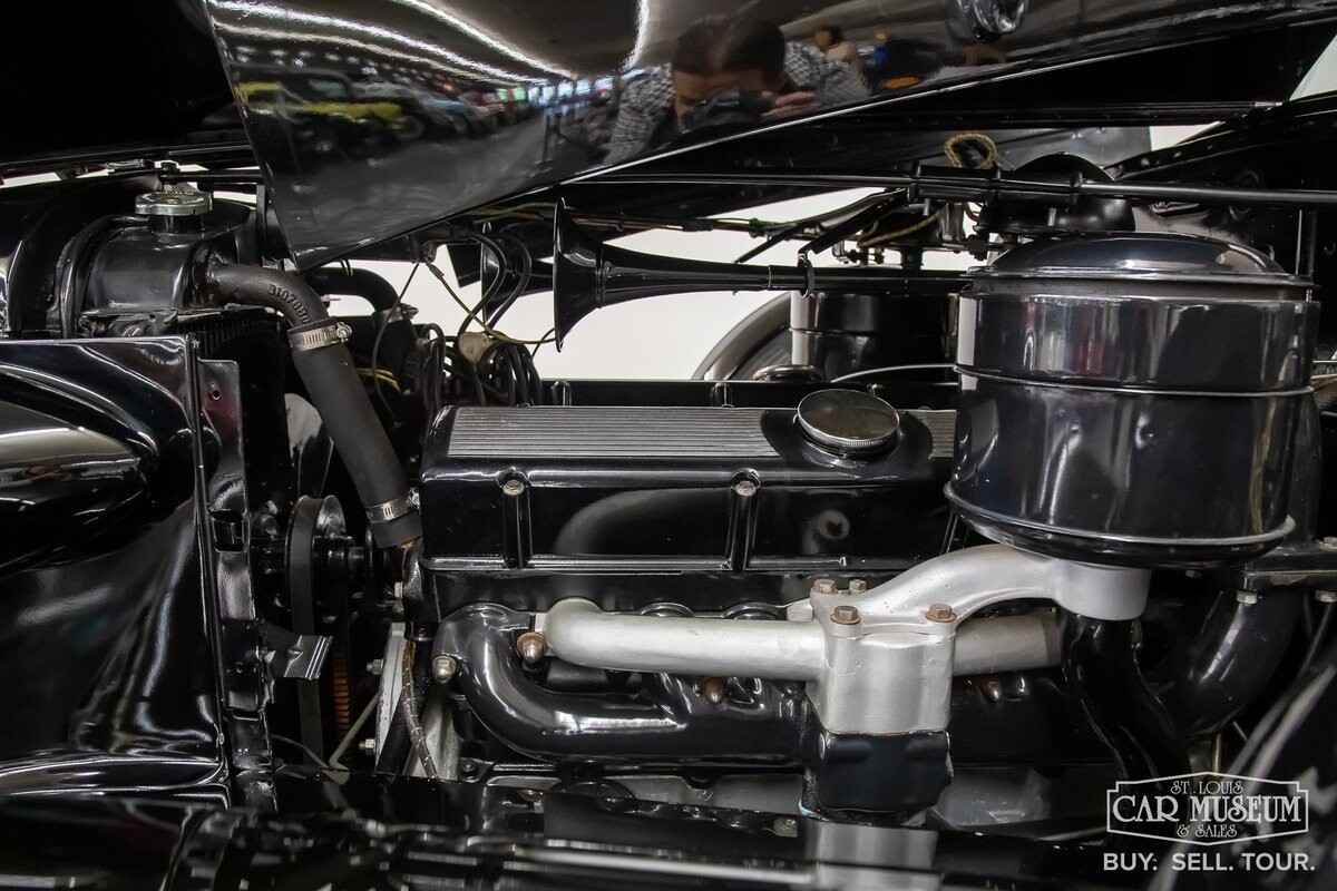 Cadillac-Series-85-1937-Sedan-22