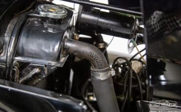 Cadillac-Series-85-1937-Sedan-23