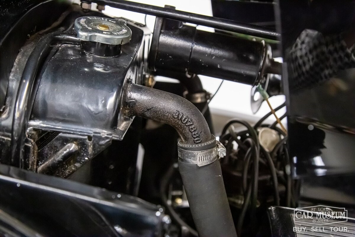 Cadillac-Series-85-1937-Sedan-23