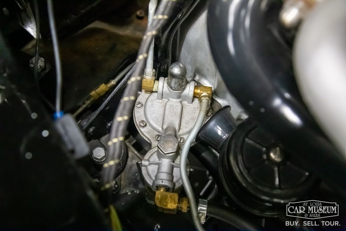 Cadillac-Series-85-1937-Sedan-26