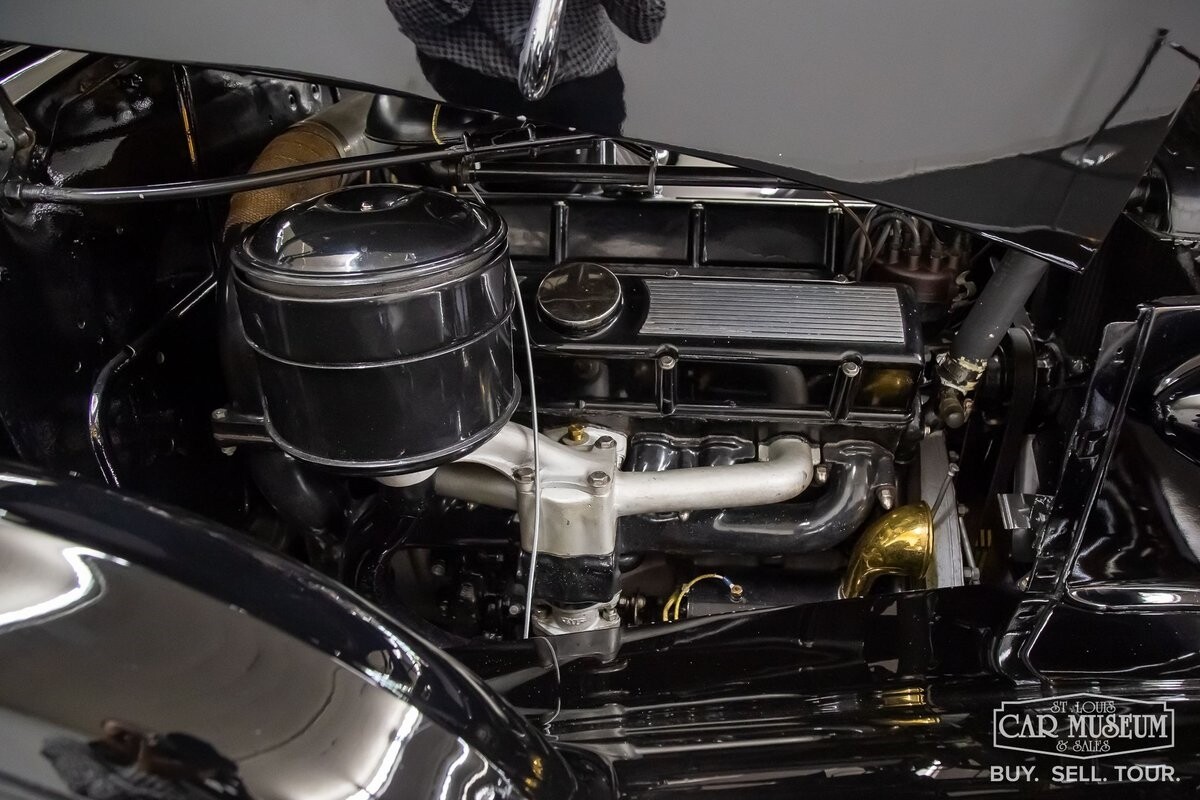 Cadillac-Series-85-1937-Sedan-30