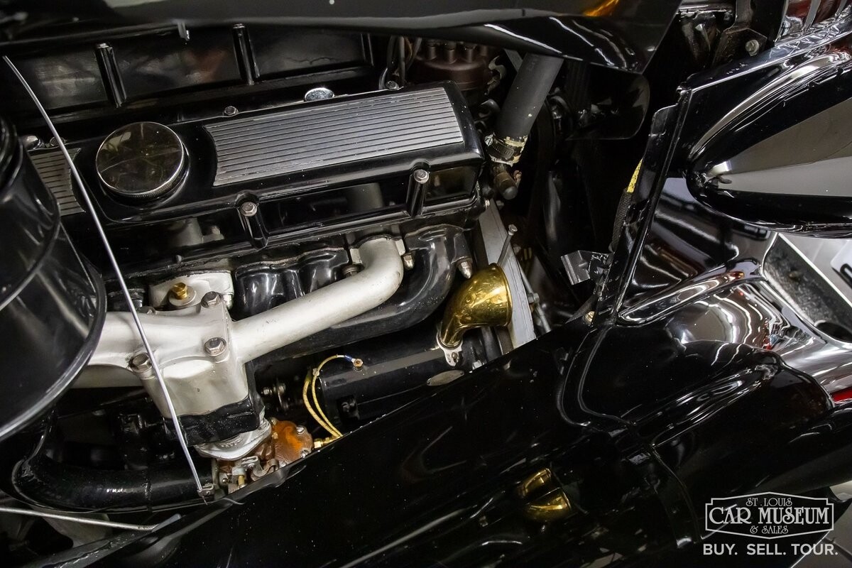 Cadillac-Series-85-1937-Sedan-31