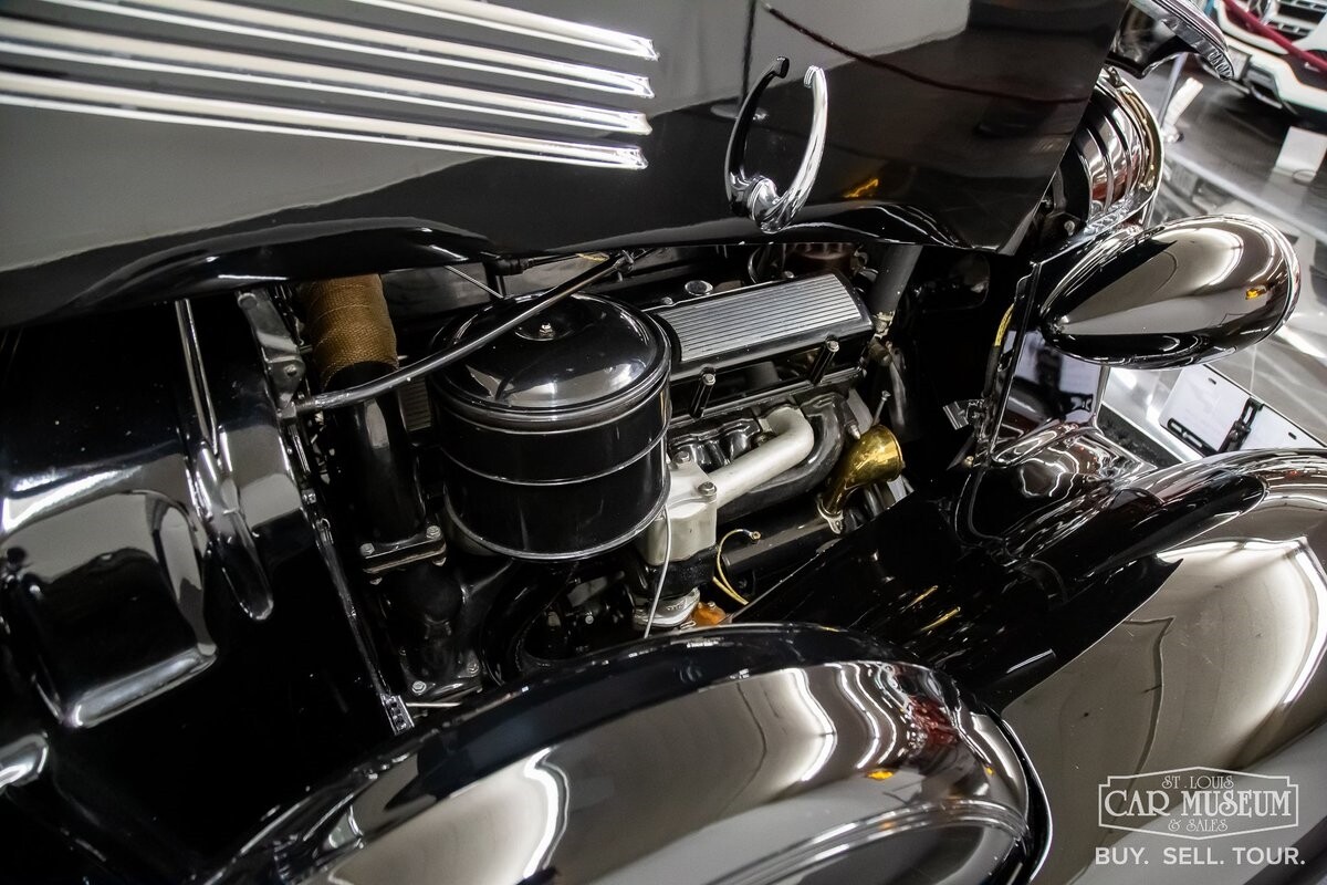 Cadillac-Series-85-1937-Sedan-34