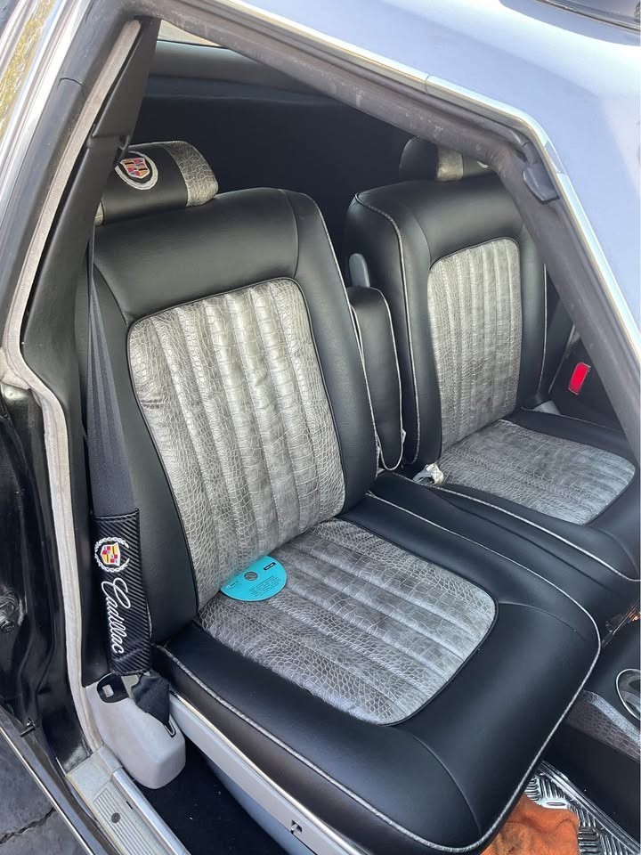 Cadillac-Seville-1980-Sedan-12