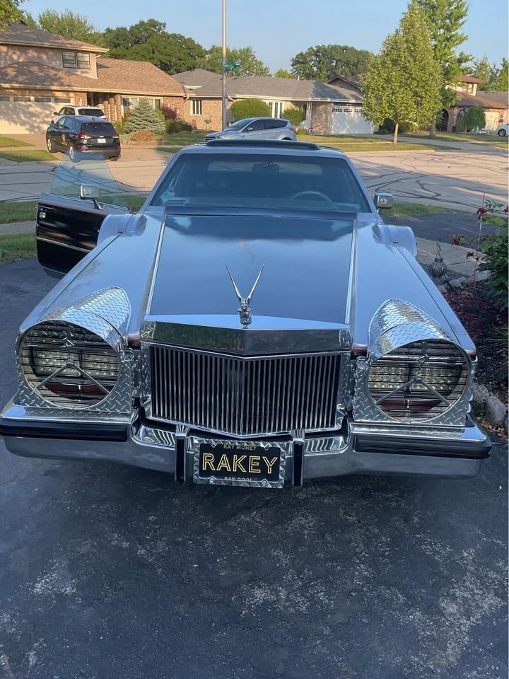 Cadillac-Seville-1980-Sedan-2