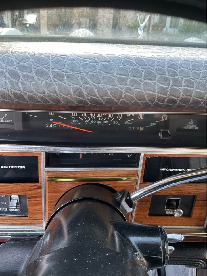 Cadillac-Seville-1980-Sedan-9