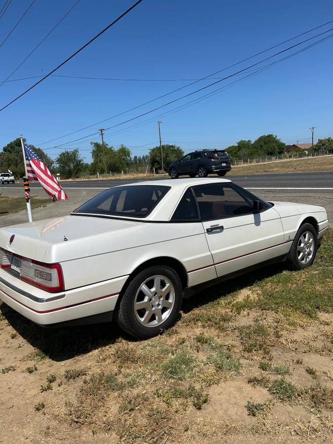 Cadillac-allante-1990-white-2