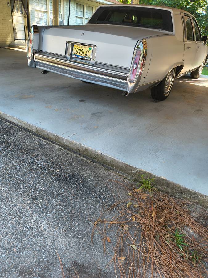 Cadillac-brougham-1990-2