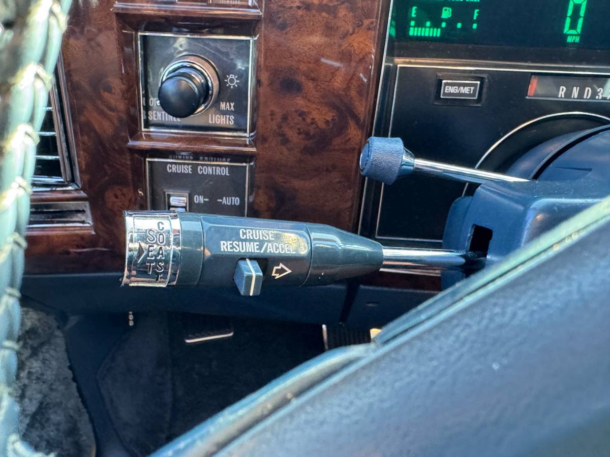 Cadillac-brougham-1991-white-14