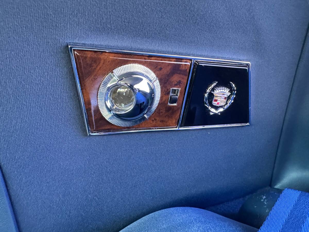 Cadillac-brougham-1991-white-18