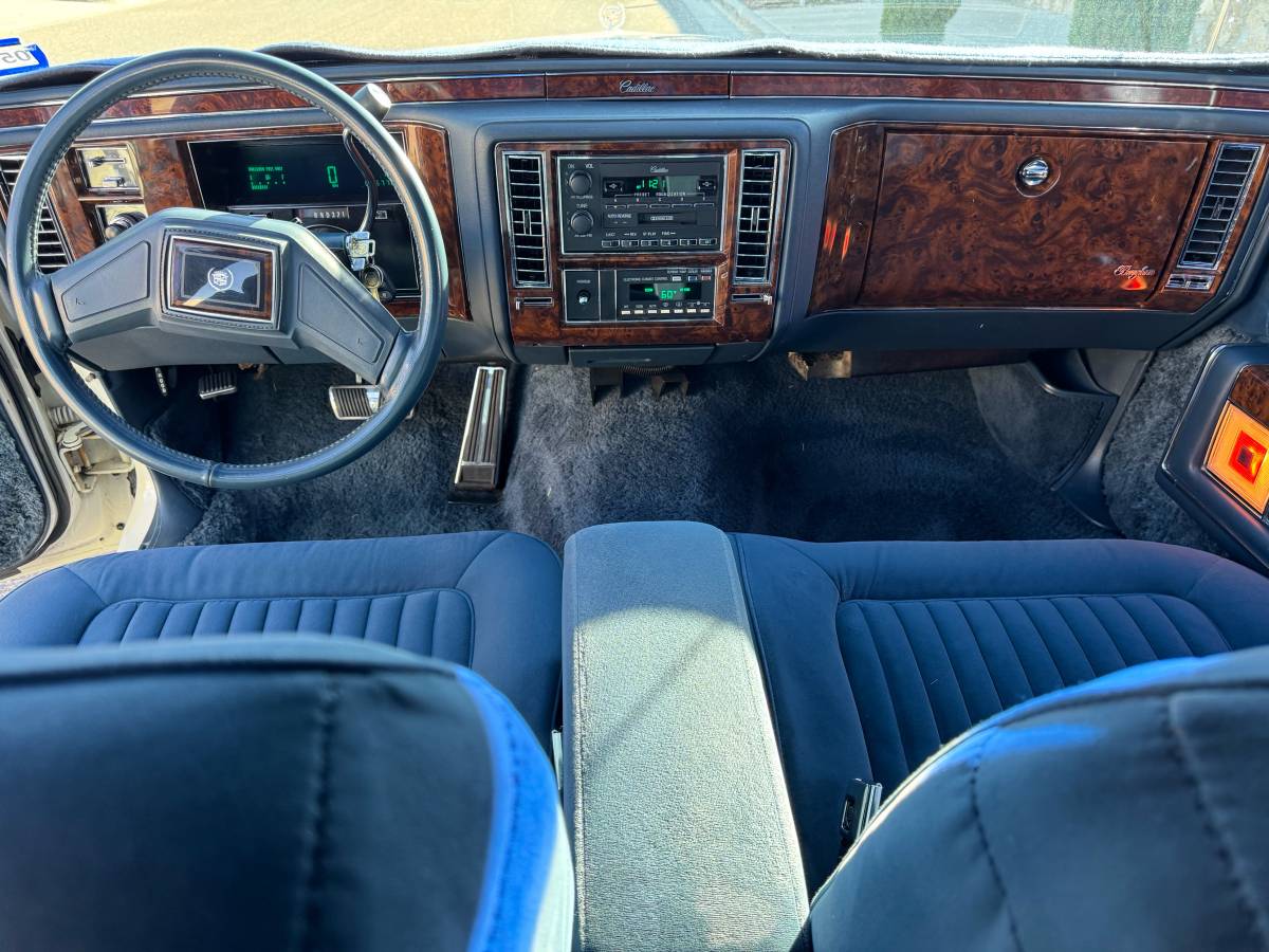 Cadillac-brougham-1991-white-19