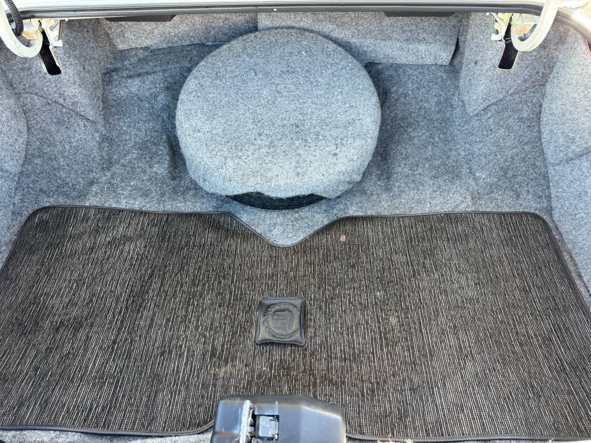 Cadillac-brougham-1991-white-22