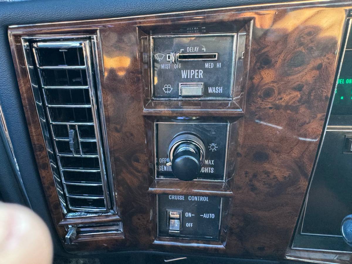 Cadillac-brougham-1991-white-4