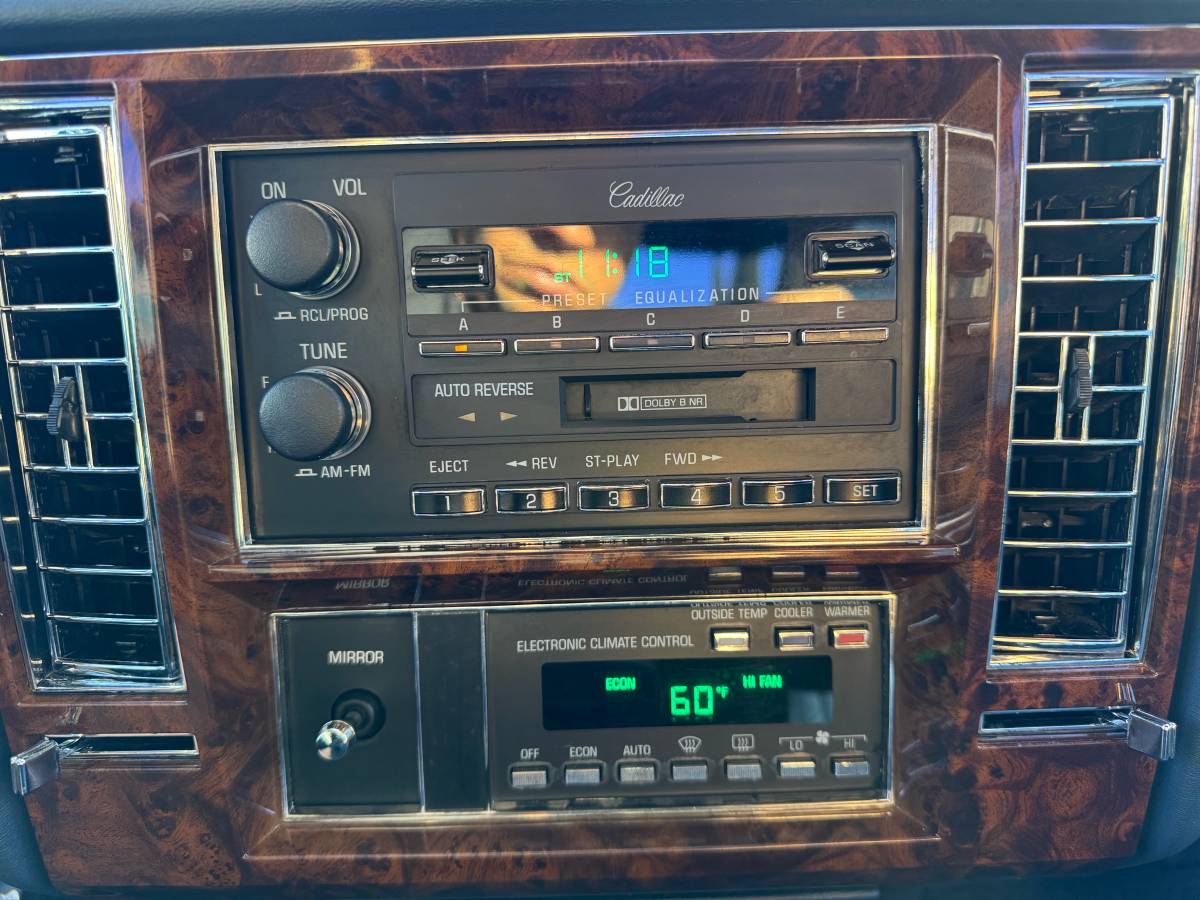 Cadillac-brougham-1991-white-6