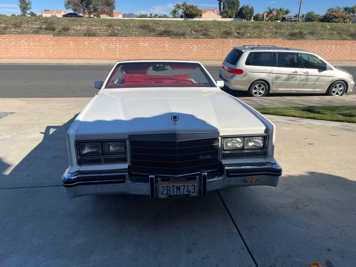 Cadillac-convertible-1985-3