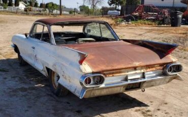 Cadillac-coupe-deville-1961-14