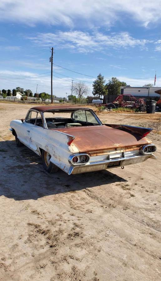 Cadillac-coupe-deville-1961-14