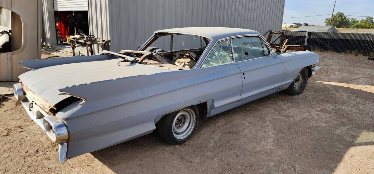 Cadillac-coupe-deville-1961-29