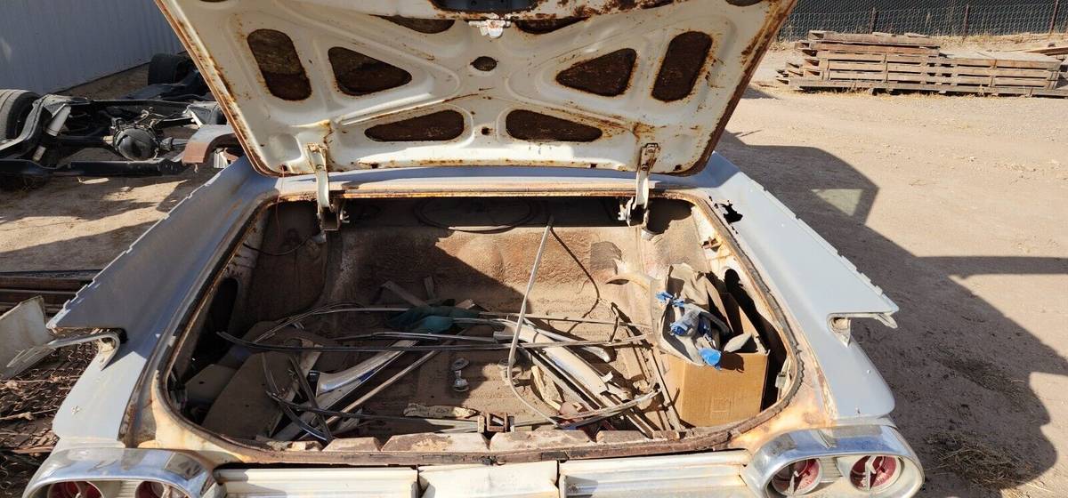 Cadillac-coupe-deville-1961-32