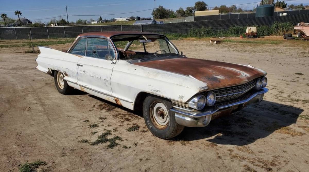 Cadillac-coupe-deville-1961-33