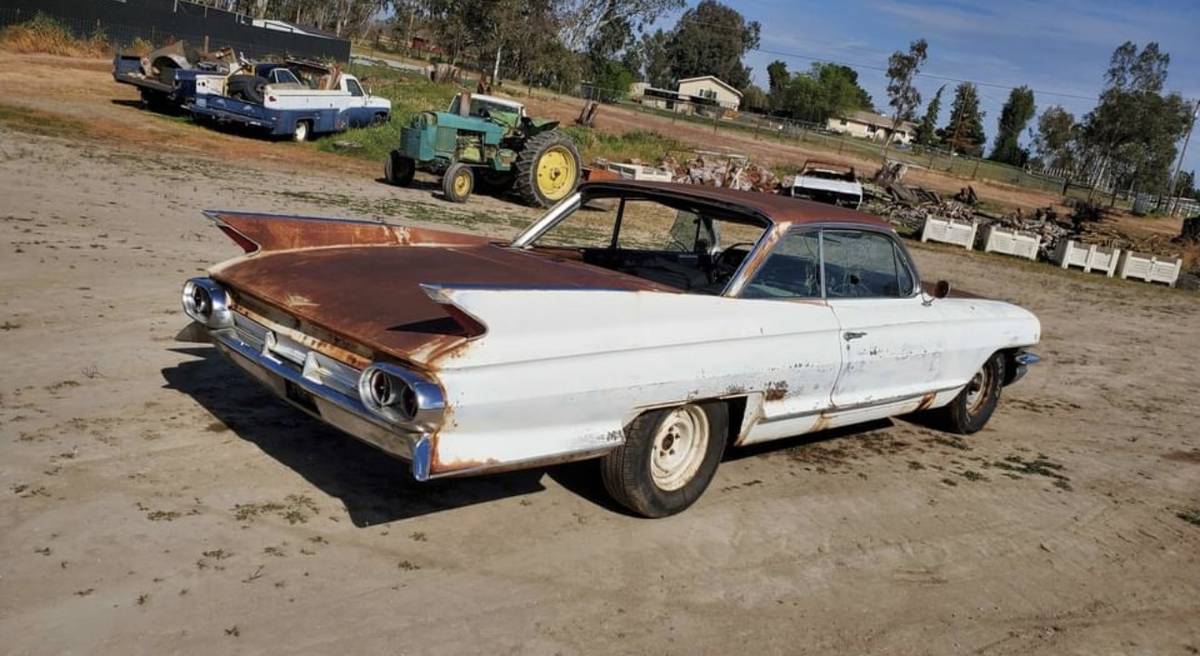 Cadillac-coupe-deville-1961-8