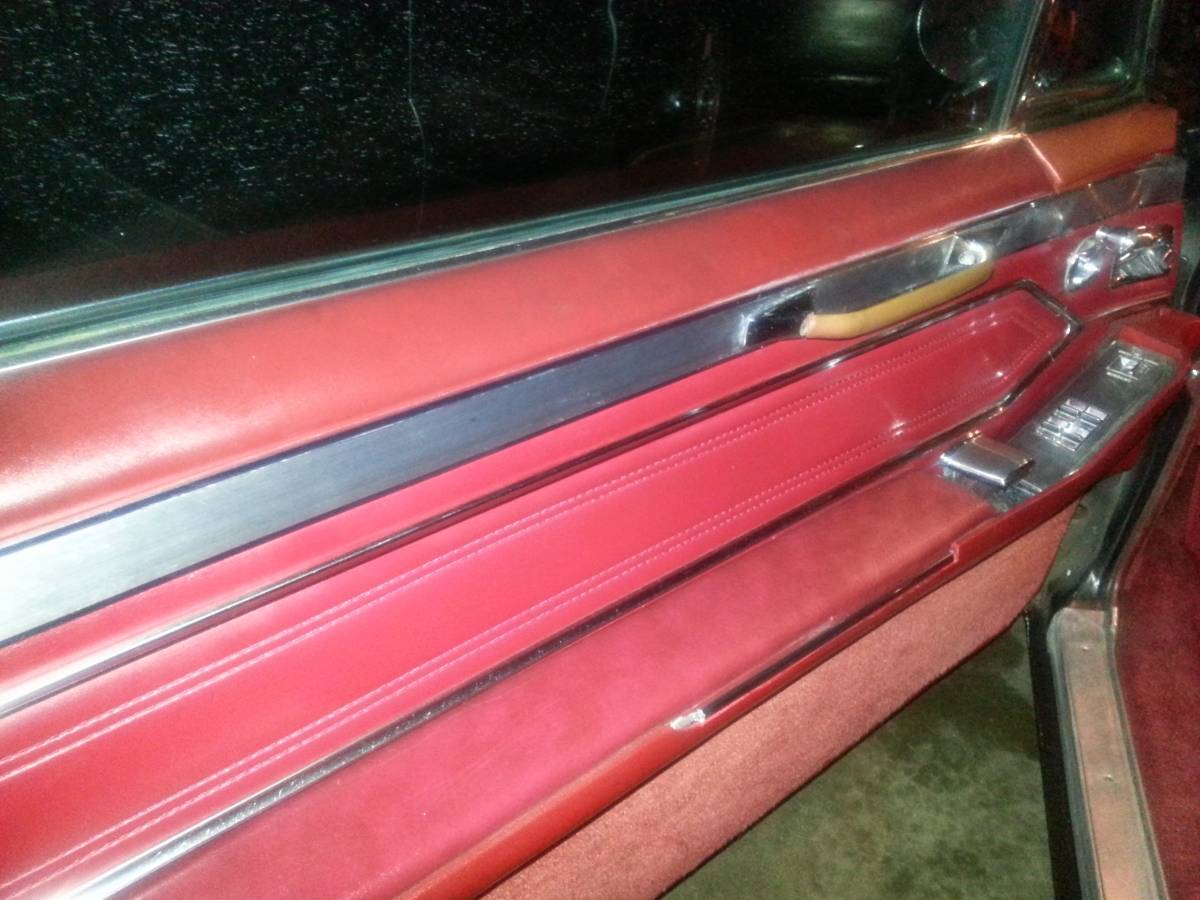 Cadillac-coupe-deville-1965-4