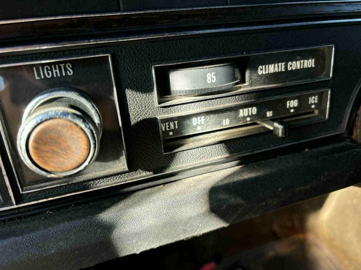 Cadillac-coupe-deville-1969-4